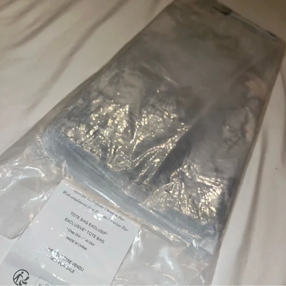 DIOR Around The World Straw Tote Bag NIB Christian Dior Parfums Beauty - Picture 14 of 15